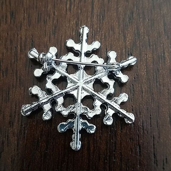 Snowflake Brooch - Picture 4 of 4